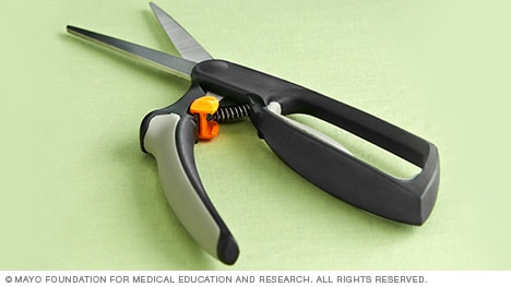 https://www.mayoclinic.org/-/media/kcms/gbs/patient-consumer/images/2013/11/19/10/08/ar00027-automatic-scissors.jpg