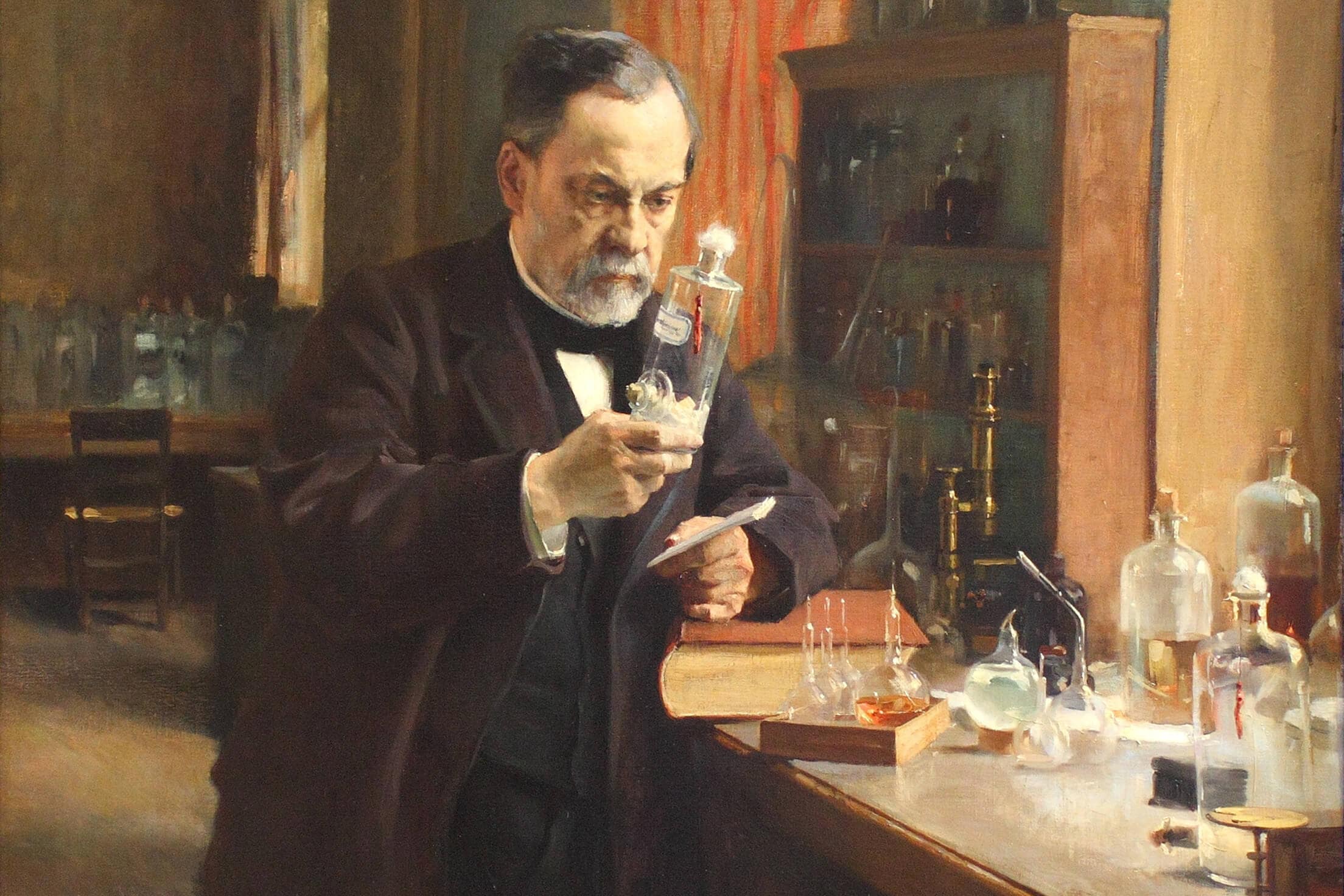  El Dr. Louis Pasteur en su laboratorio sostiene un frasco